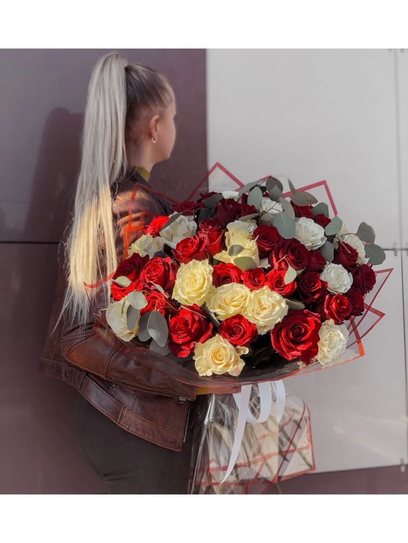 Букет | Из 45 роз с эвкалиптом