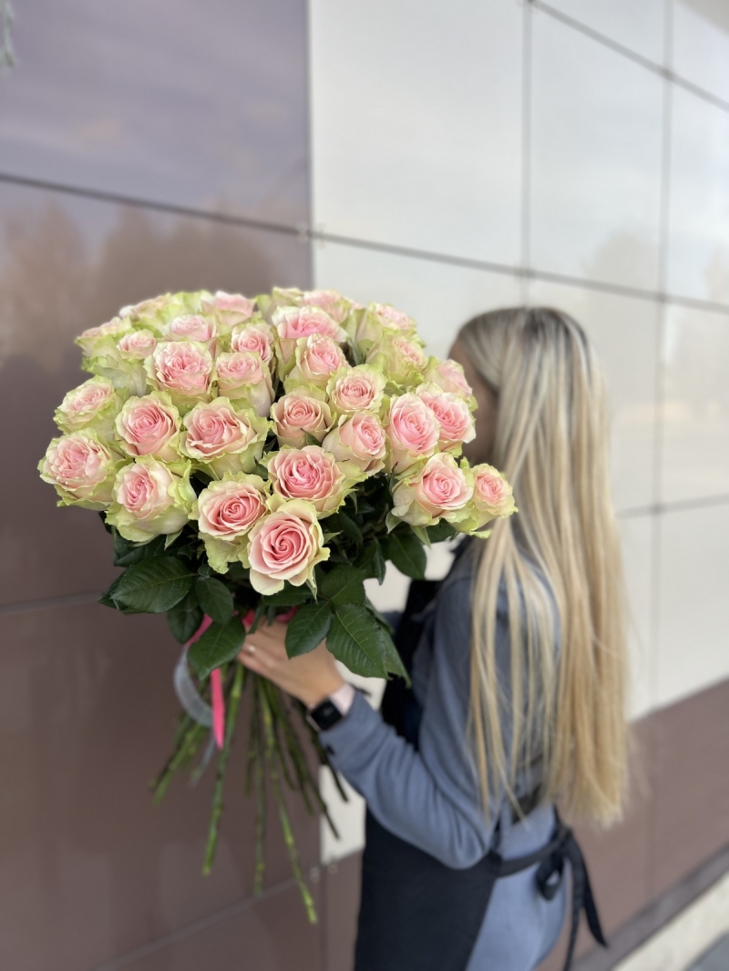 Букет из 35 роз под ленту