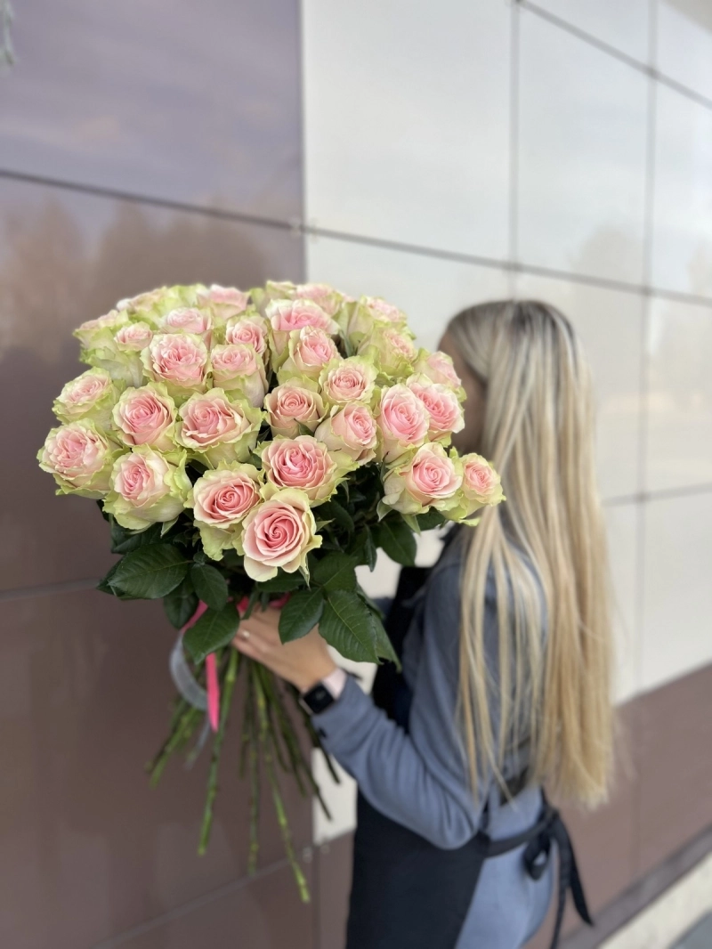 Букет из 35 роз под ленту