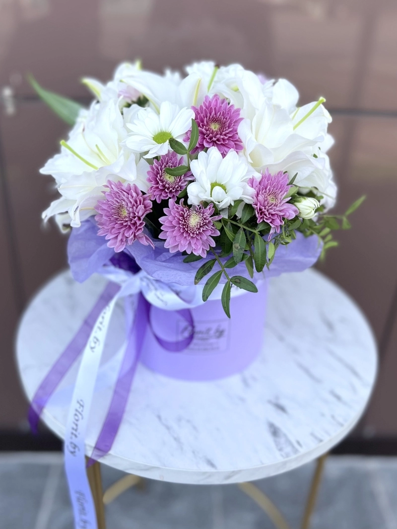 Композиция в коробке | Нежные лилии