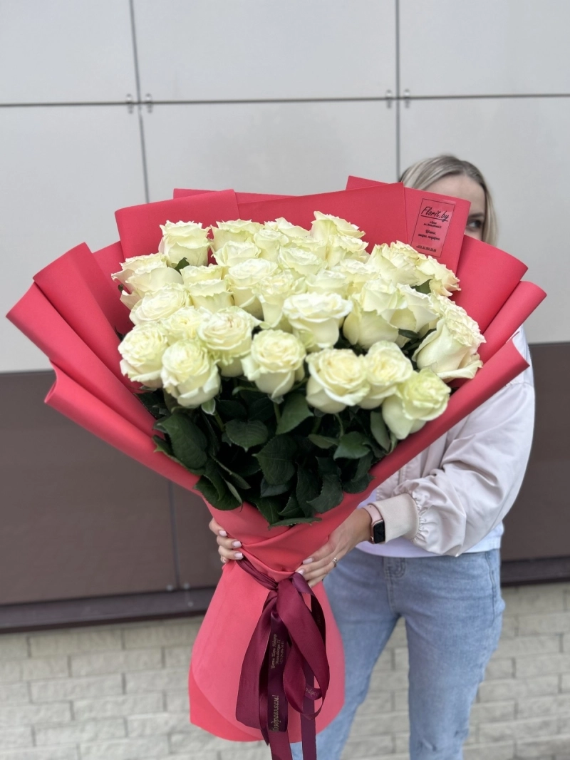 Букет из 35 роз в оформлении
