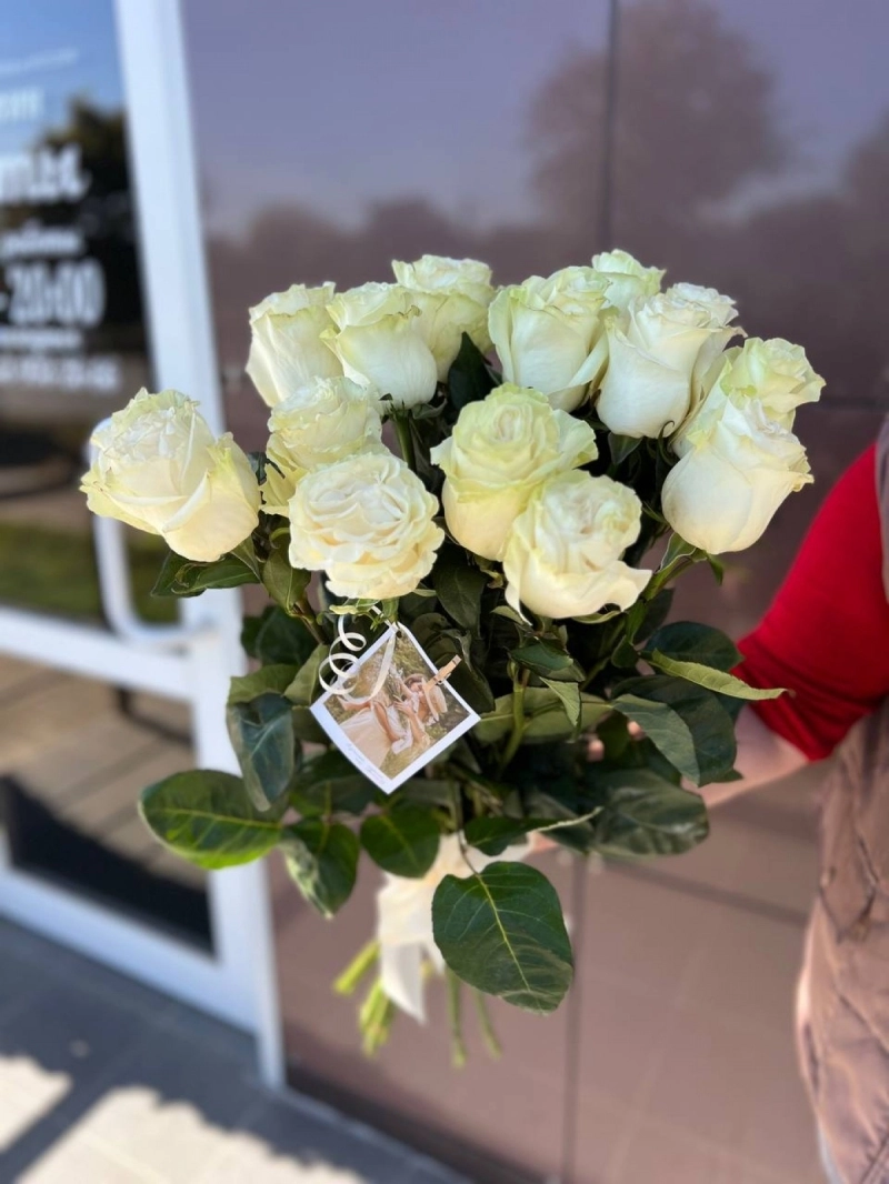 Букет 15 роз с лентой